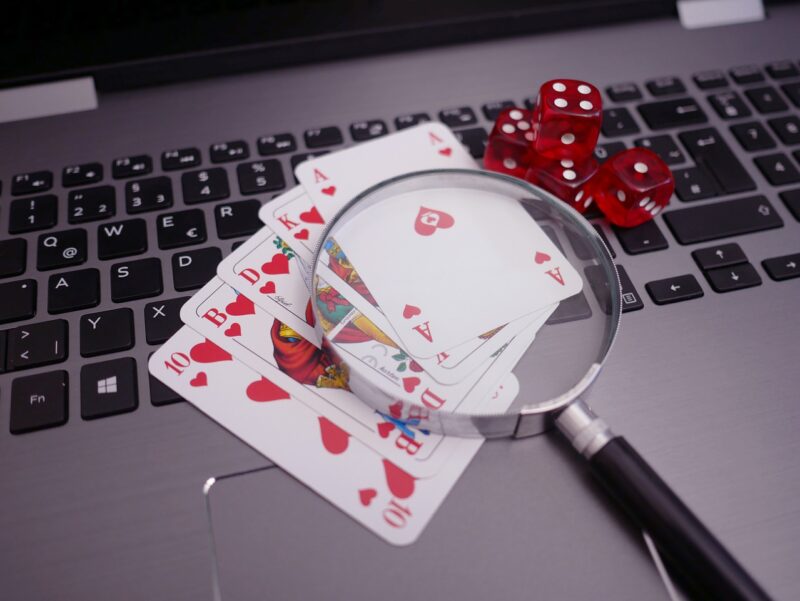 The history about the roulette wheel and why gamblers are transitioning to internet casinos